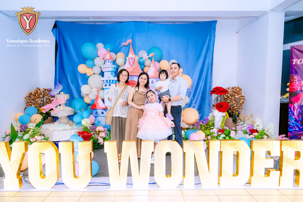 You Wonder Show và hành trình nuôi dưỡng ước mơ nghệ thuật 2 Bé cùng ba mẹ tại You Wonder Show